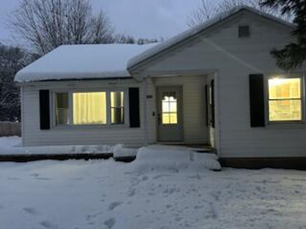 Photo of 1986 Whitehall Road, Muskegon, MI 49445 (MLS # 25062439)