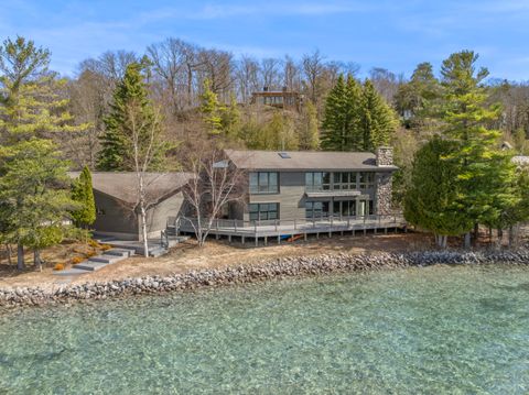 Photo of 3151 Crystal Drive, Beulah, MI 49617 (MLS # 25062557)