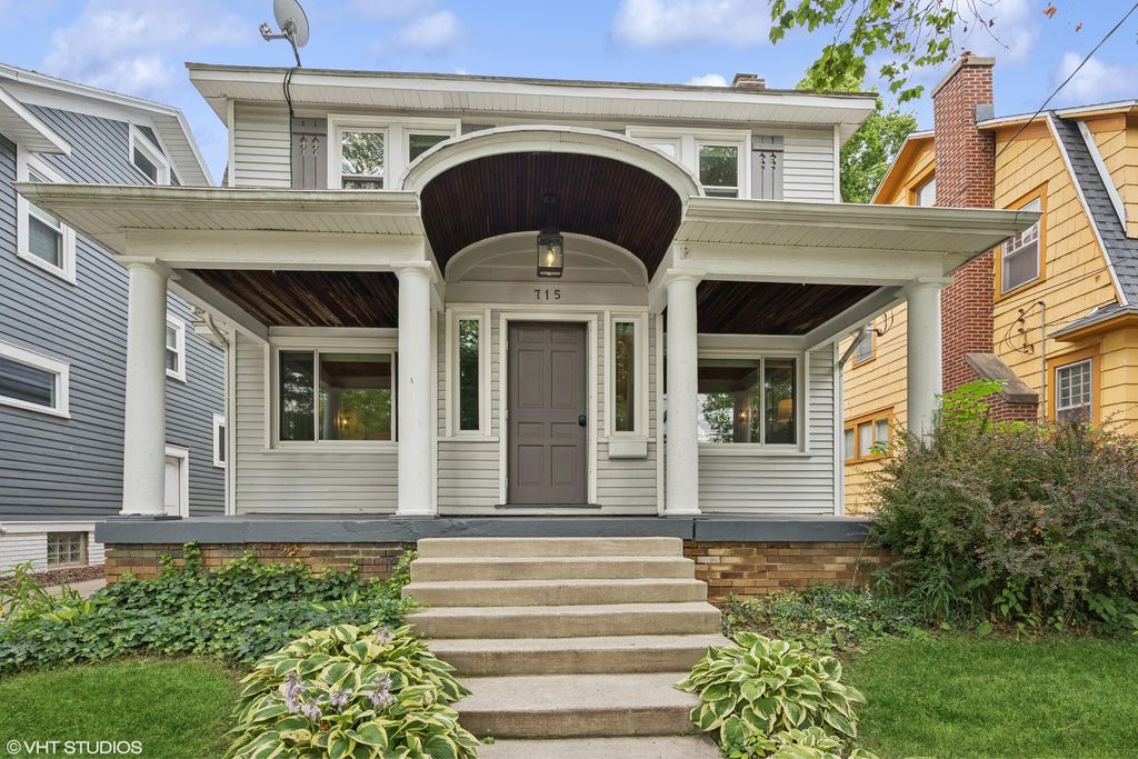 Photo of 715 Gladstone Drive SE, East Grand Rapids, MI 49506 (MLS # 25035583)