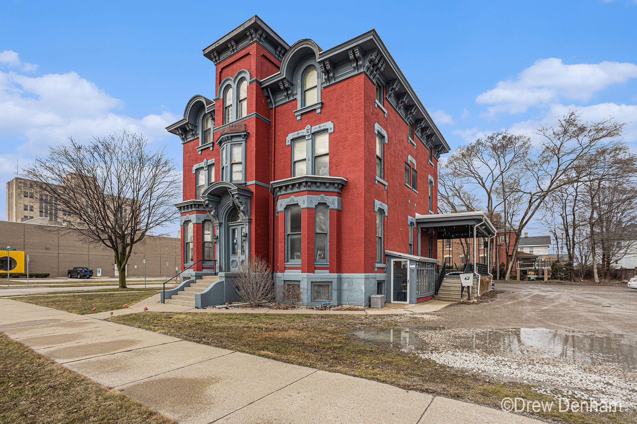 701 Center Avenue