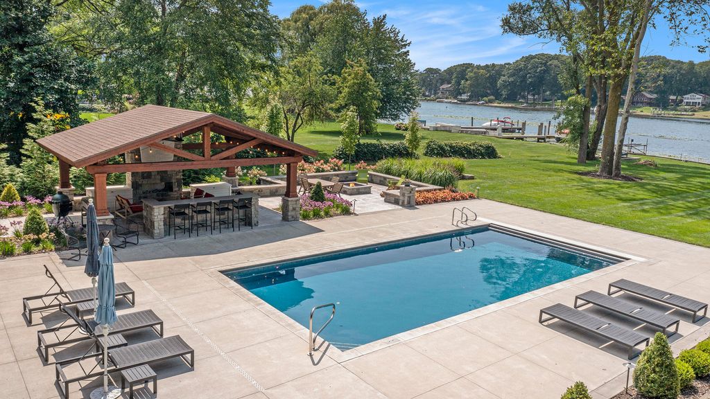 Photo of 798 Pine Bay Avenue, Holland, MI 49424 (MLS # 25056017)