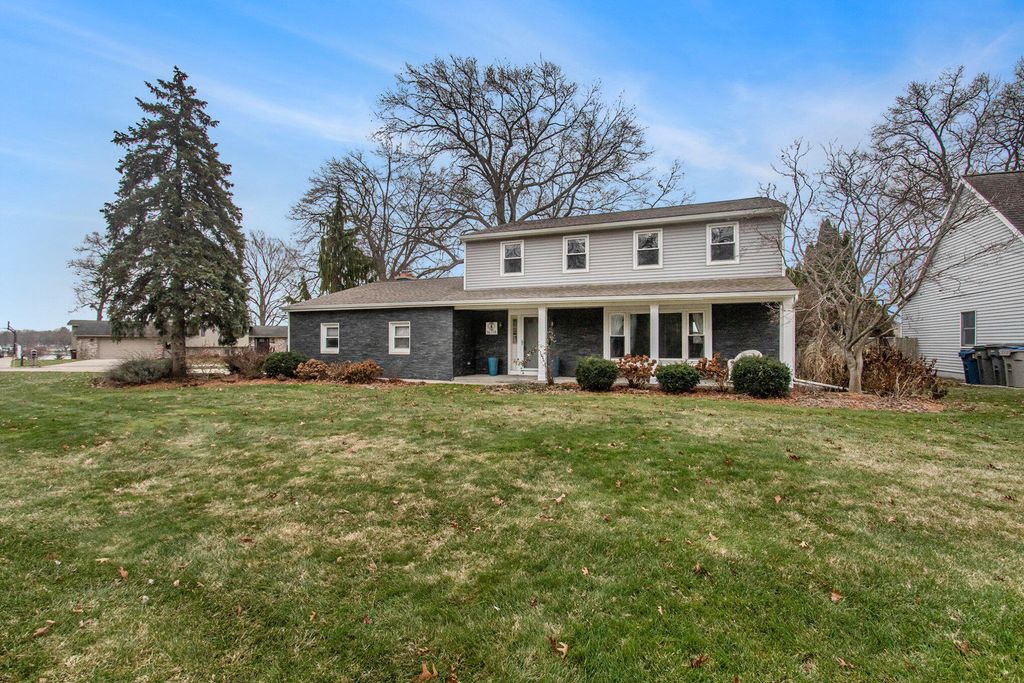 Photo of 16118 Harbor View Drive, Spring Lake, MI 49456 (MLS # 26012137)
