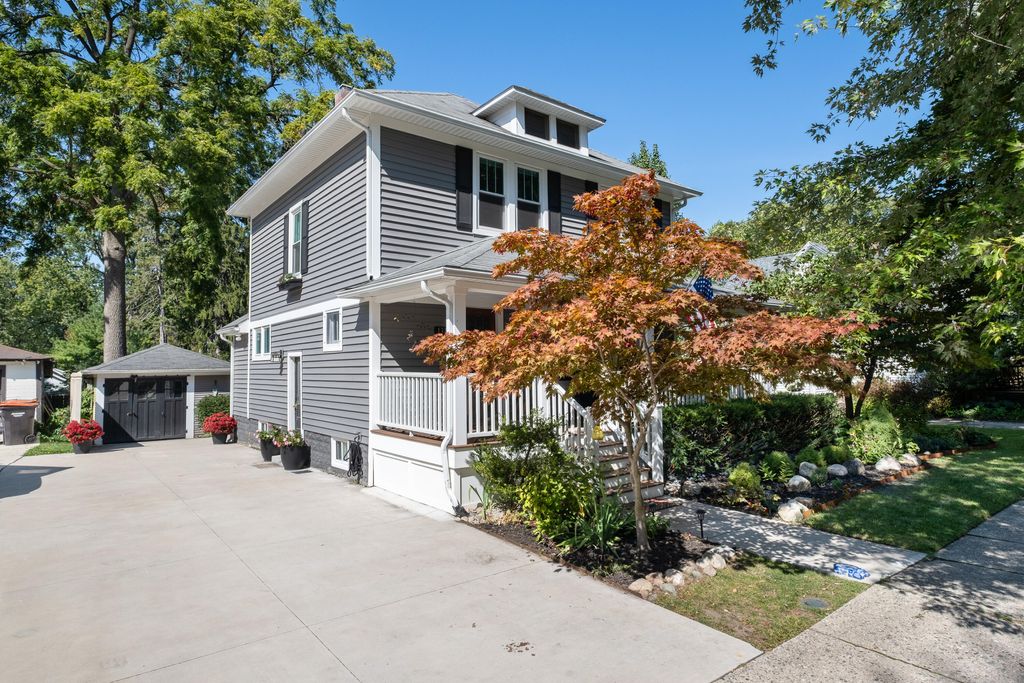 Photo of 131 S Monroe Street NE, Rockford, MI 49341 (MLS # 25047634)
