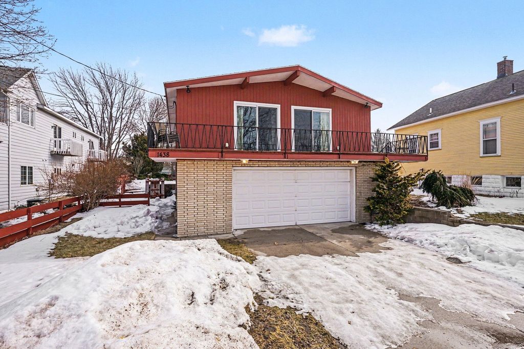 Photo of 1438 Beach Street, Muskegon, MI 49441 (MLS # 26005887)