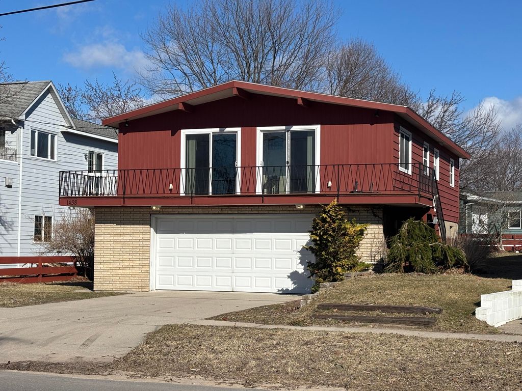 Photo of 1438 Beach Street, Muskegon, MI 49441 (MLS # 26005887)