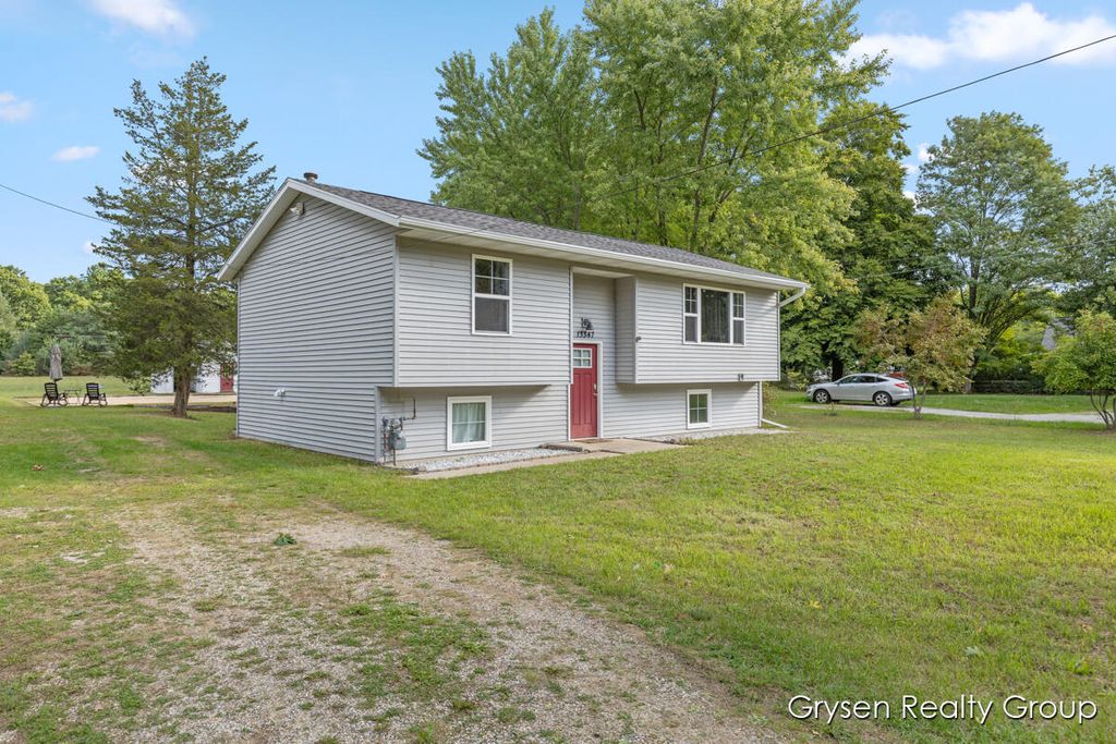 Photo of 13347 Lincoln Street, Grand Haven, MI 49417 (MLS # 25045679)