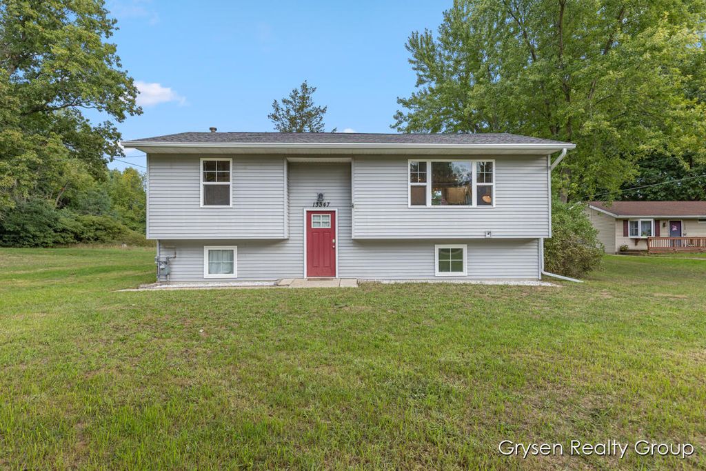 Photo of 13347 Lincoln Street, Grand Haven, MI 49417 (MLS # 25045679)