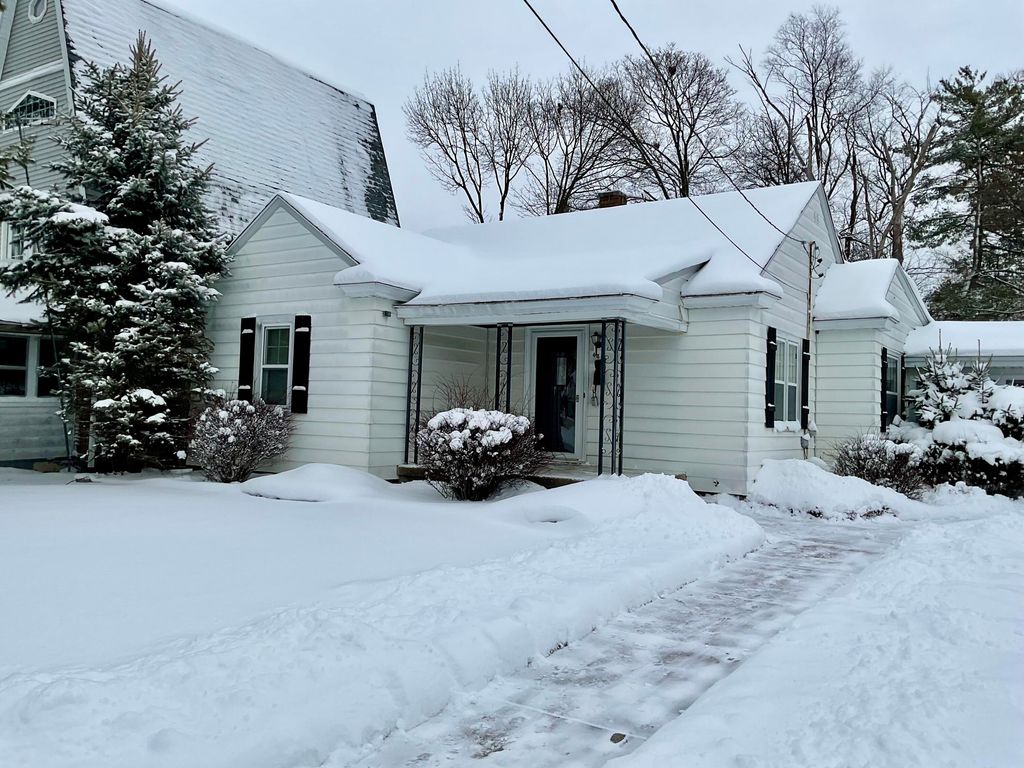 Photo of 4432 Pinehurst Avenue SW, Wyoming, MI 49548 (MLS # 26002761)