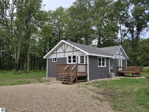MLS: 25004313