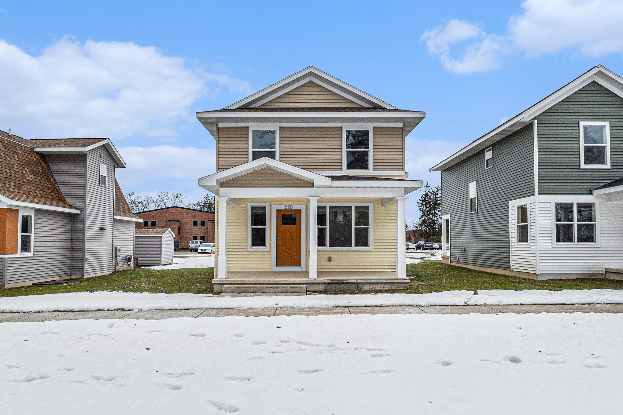 Photo 1 of 16 — 2059 Linden Avenue SE, Grand Rapids, MI 49507