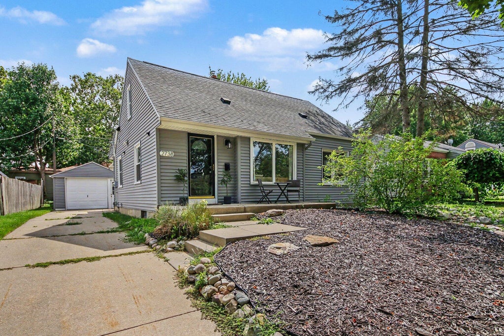Photo of 2738 Richards Drive SE, East Grand Rapids, MI 49506 (MLS # 26041671)