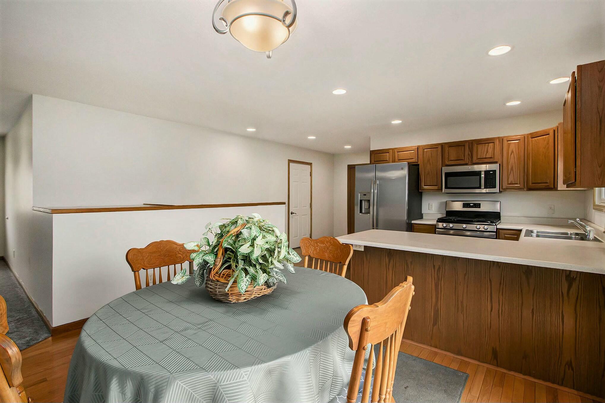 Schoolcraft, Michigan 49087, United States, 4 Bedrooms Bedrooms, ,4 BathroomsBathrooms,Residential,Pending,112126