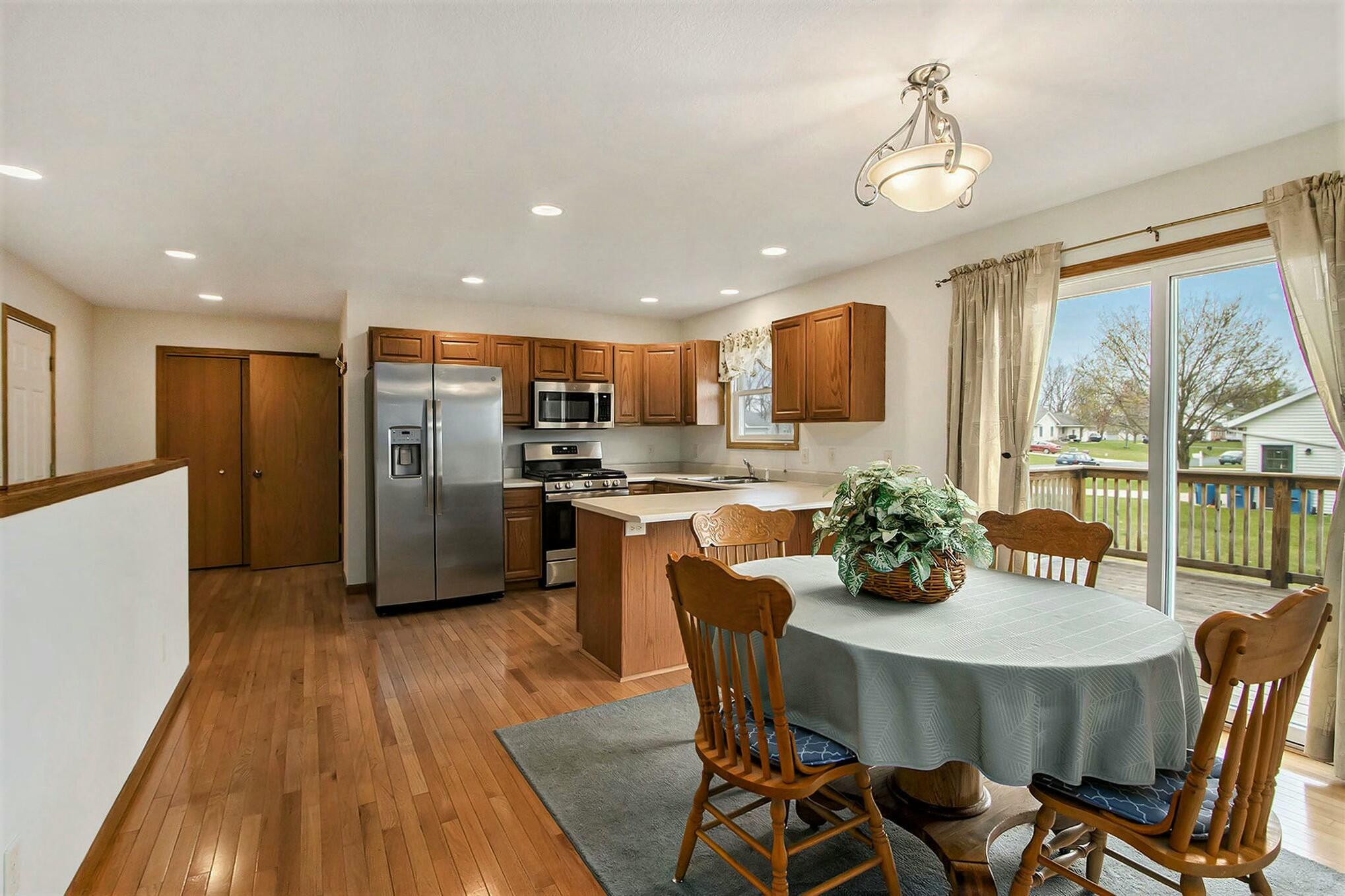 Schoolcraft, Michigan 49087, United States, 4 Bedrooms Bedrooms, ,4 BathroomsBathrooms,Residential,Pending,112126