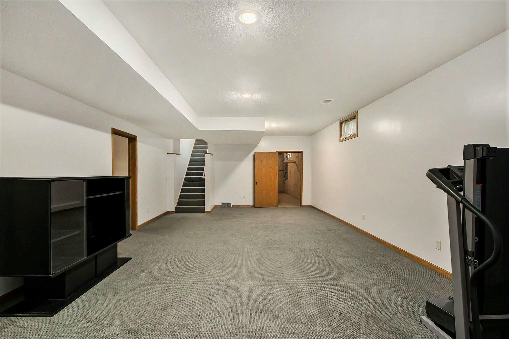 Schoolcraft, Michigan 49087, United States, 4 Bedrooms Bedrooms, ,4 BathroomsBathrooms,Residential,Pending,112126