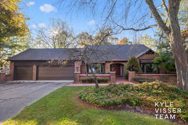 6178 S GATEHOUSE DR SE, GRAND RAPIDS, MI 49546 - Image 482d7bb48c1bd87543d7aa85c4fc3868/1278161440