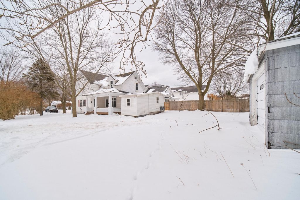 Photo of 112 Hancock Street, Manistee, MI 49660 (MLS # 26005556)