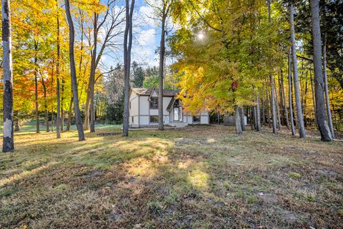 Photo of 4042 Burns Road, Howell, MI 48855 (MLS # 26016998)