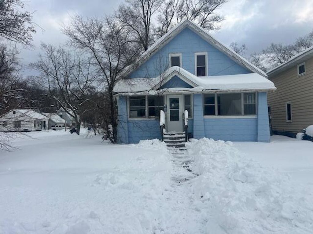 Photo of 2400 Reynolds Street, Muskegon, MI 49444 (MLS # 25061952)