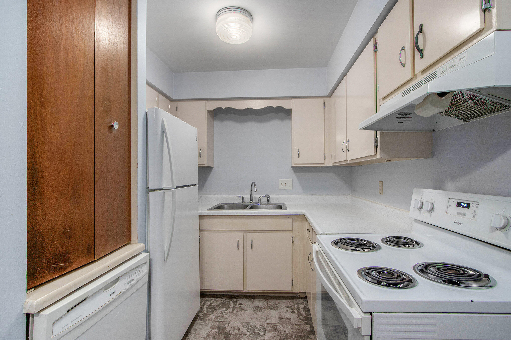 Kalamazoo, Michigan 49008, United States, 2 Bedrooms Bedrooms, ,1 BathroomBathrooms,Residential,Active,158824