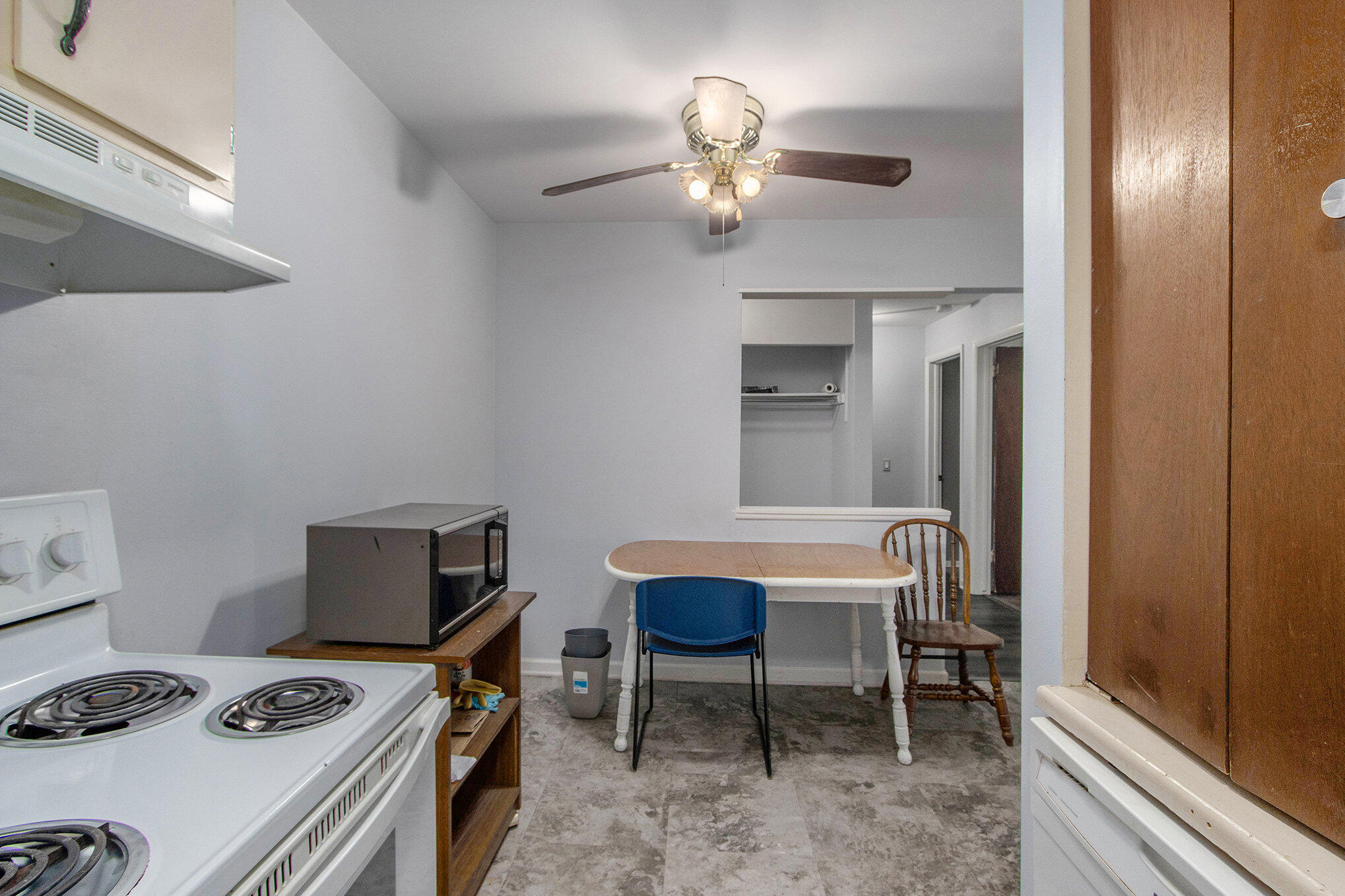 Kalamazoo, Michigan 49008, United States, 2 Bedrooms Bedrooms, ,1 BathroomBathrooms,Residential,Active,158824