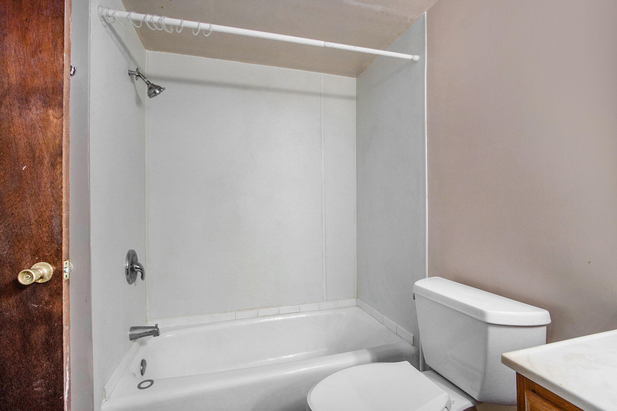 Kalamazoo, Michigan 49008, United States, 2 Bedrooms Bedrooms, ,1 BathroomBathrooms,Residential,Active,158824