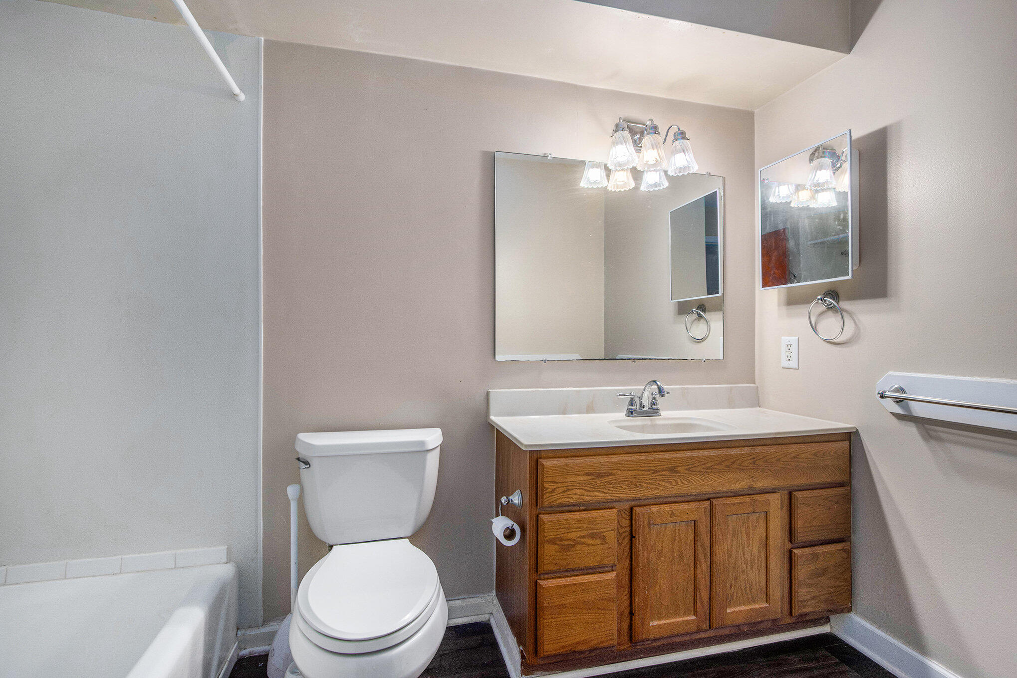 Kalamazoo, Michigan 49008, United States, 2 Bedrooms Bedrooms, ,1 BathroomBathrooms,Residential,Active,158824