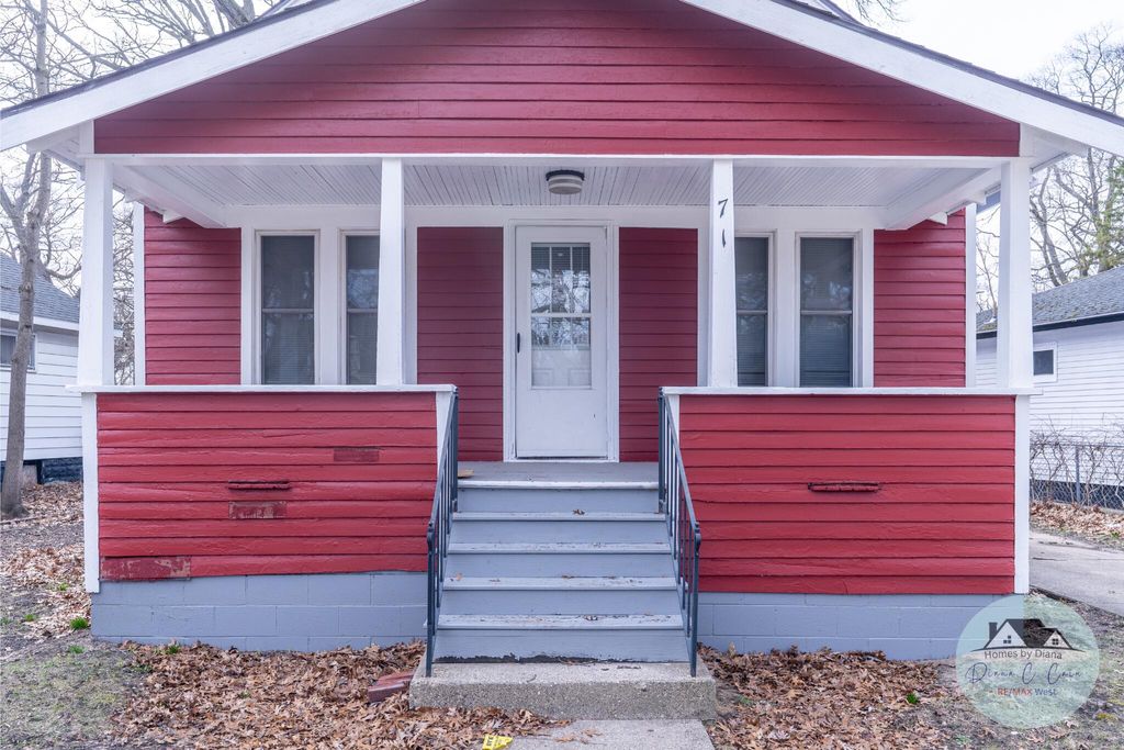 Photo of 71 Crescent Avenue, Muskegon, MI 49444 (MLS # 26013430)