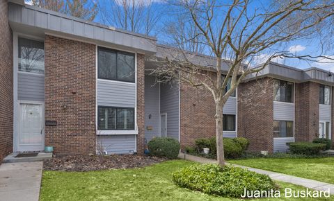 Photo of 4106 North Norway Street SE, Kentwood, MI 49546 (MLS # 26012194)