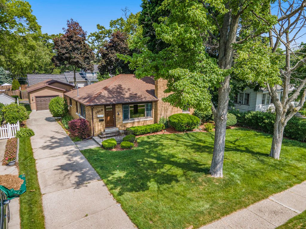 Photo of 1018 Ruddiman Drive, Muskegon, MI 49445 (MLS # 25060265)