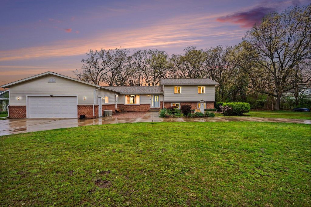 Photo of 15378 Mcleans, Spring Lake, MI 49456 (MLS # 26019797)