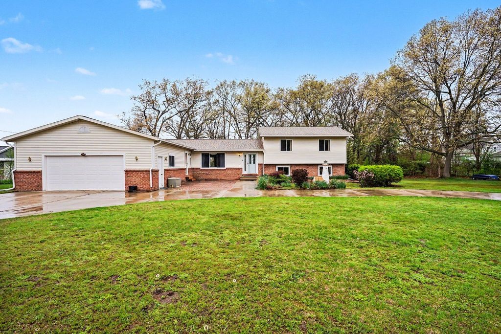Photo of 15378 Mcleans, Spring Lake, MI 49456 (MLS # 26019797)