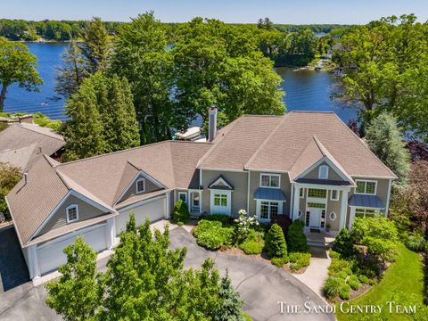 16076 Highland Drive Spring Lake MI 49456