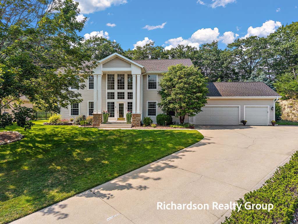 Photo of 18657 Sioux Drive, Spring Lake, MI 49456 (MLS # 26037799)