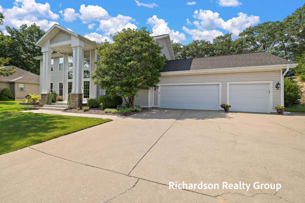 Photo of 18657 Sioux Drive, Spring Lake, MI 49456 (MLS # 26037799)