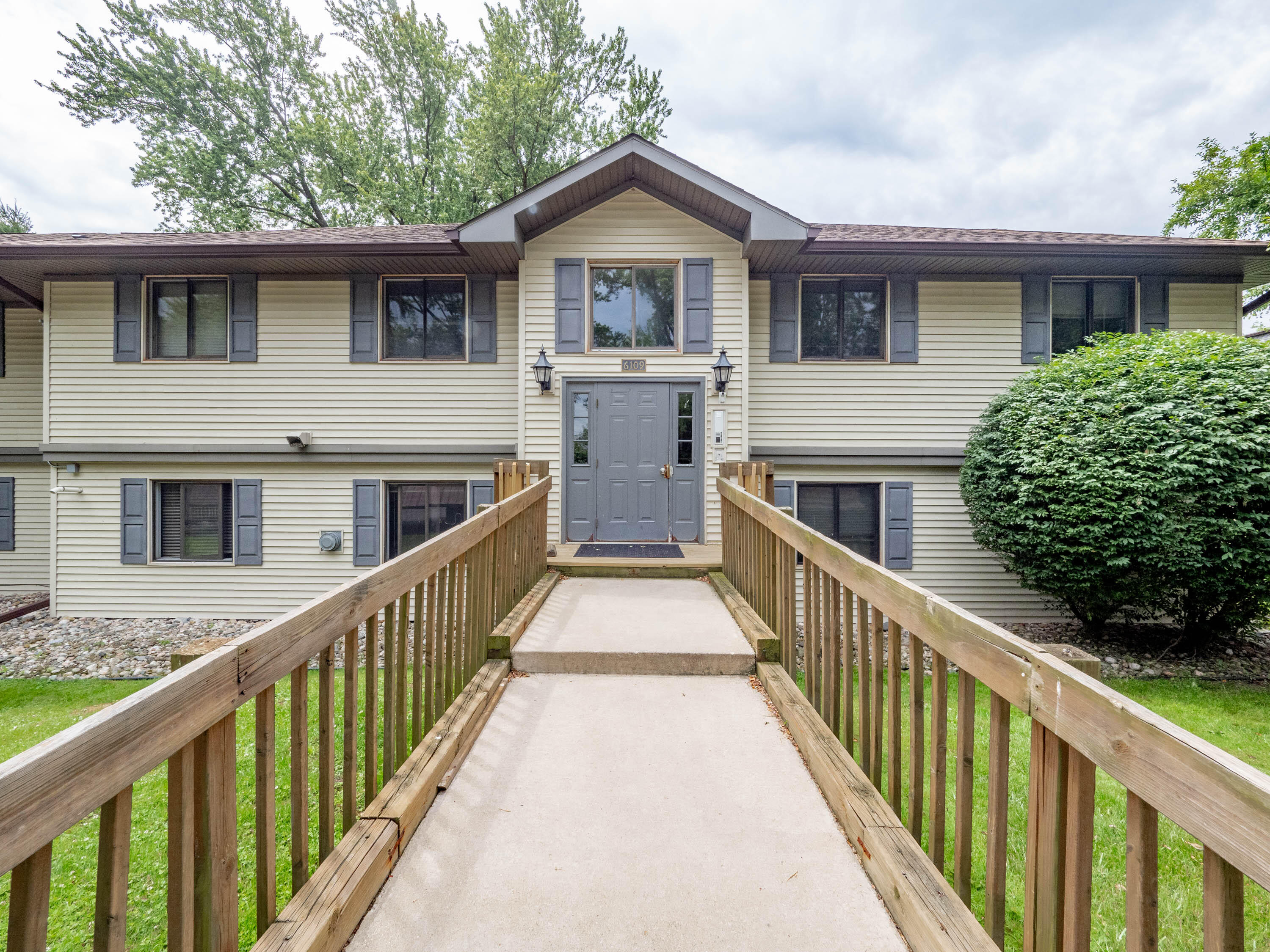 Photo 1 of 23 — 6109 Danford Creek Unit 3, Kalamazoo, MI 49009