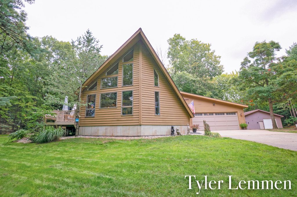 Photo of 3871 64th Street, Holland, MI 49423 (MLS # 25046683)