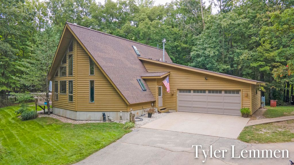 Photo of 3871 64th Street, Holland, MI 49423 (MLS # 25046683)