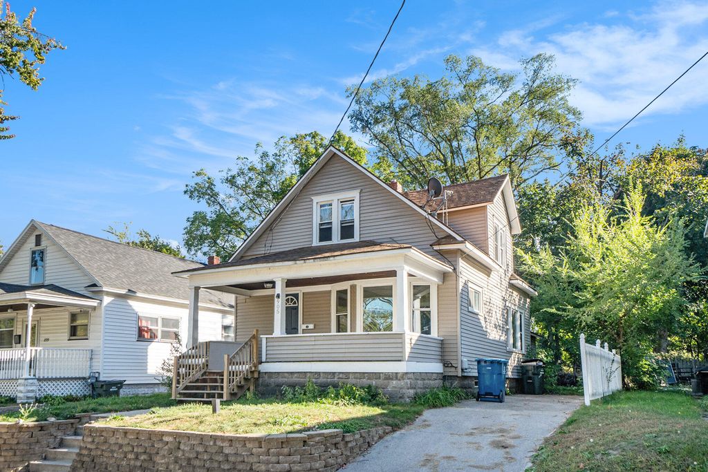 Photo of 905 W Forest Avenue, Muskegon, MI 49441 (MLS # 25034301)