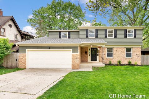 Photo of 2336 Elliott Street SE, Grand Rapids, MI 49506 (MLS # 26021917)