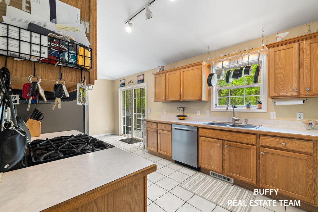 Photo of 15892 Groesbeck Street, Grand Haven, MI 49417 (MLS # 26023144)