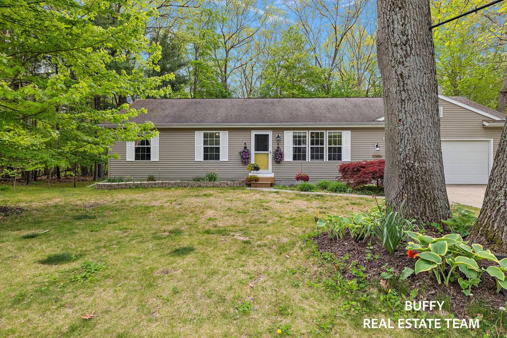 Photo of 15892 Groesbeck Street, Grand Haven, MI 49417 (MLS # 26023144)