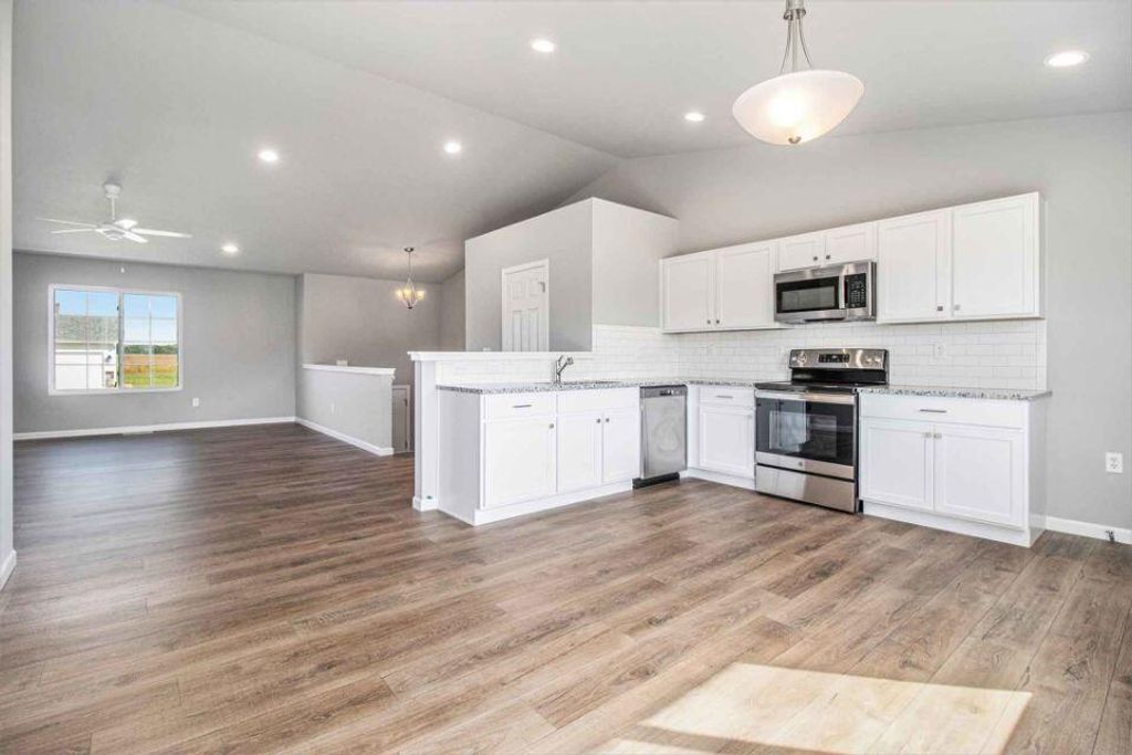 Photo of 13759 Quincy Street, Holland, MI 49424 (MLS # 26001634)