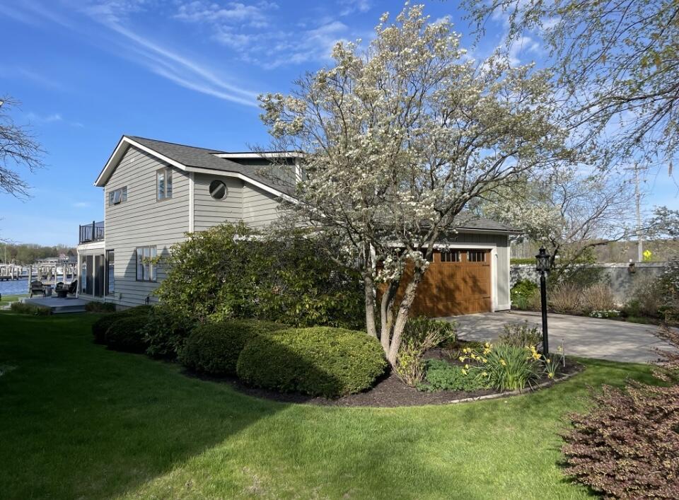 1746 Waukazoo Drive