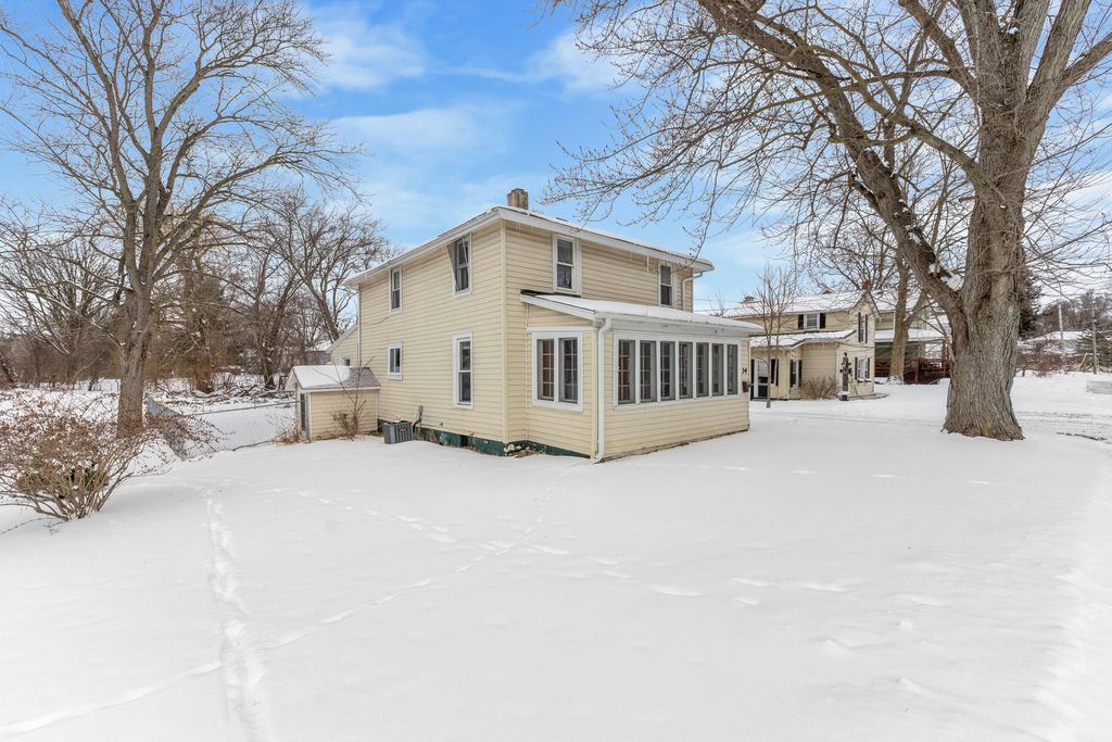 Photo of 34 Oak Street, Hillsdale, MI 49242 (MLS # 26005404)