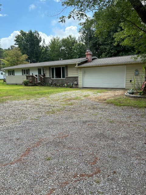 Photo of 4539 W SAGINAW Road, Vassar, MI 48768 (MLS # 25044397)