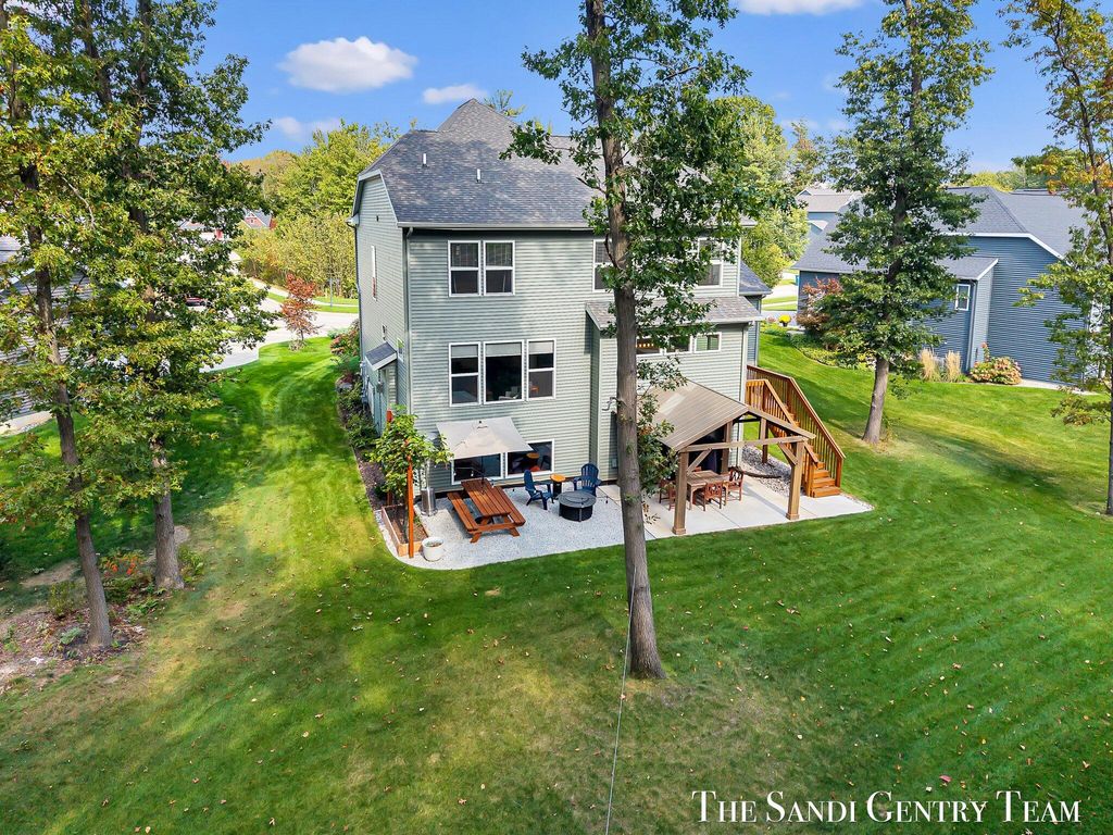 Photo of 16682 Spring Tree Drive, Spring Lake, MI 49456 (MLS # 25051526)