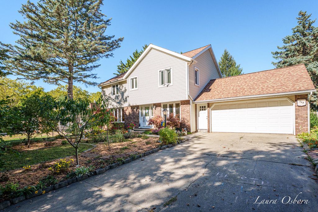 Photo of 743 Crestview Street, Holland, MI 49423 (MLS # 25052211)