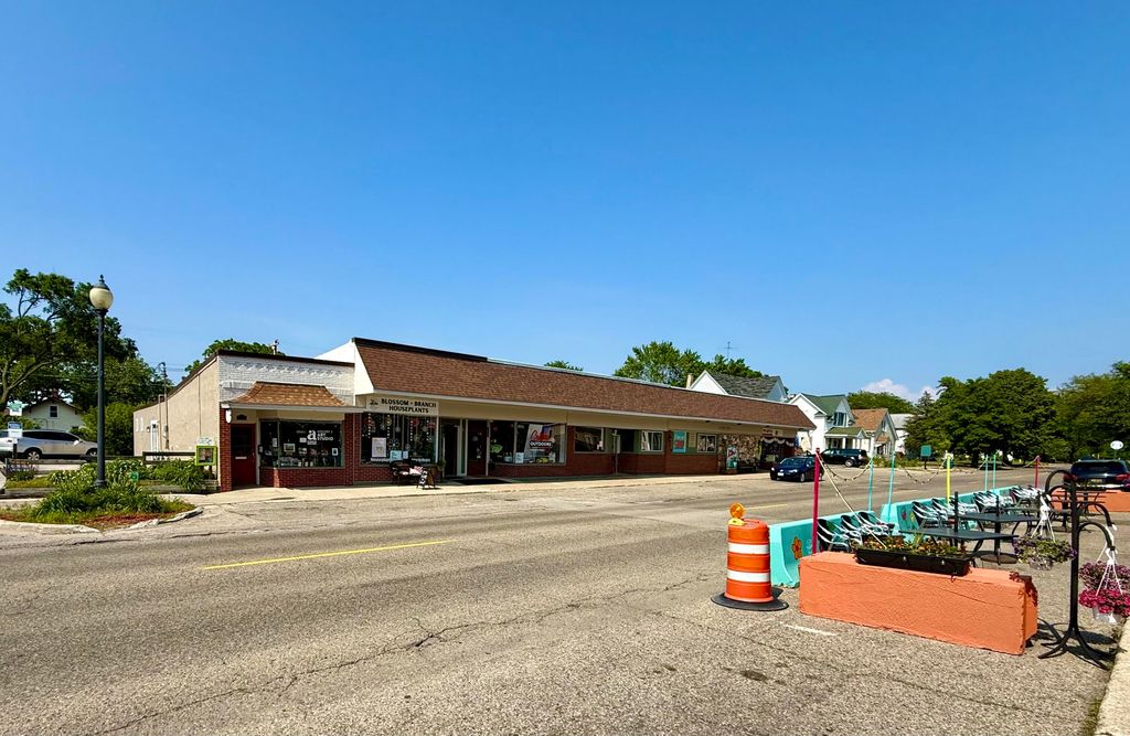 Photo of 1119 Washington Avenue, Grand Haven, MI 49417 (MLS # 26002457)