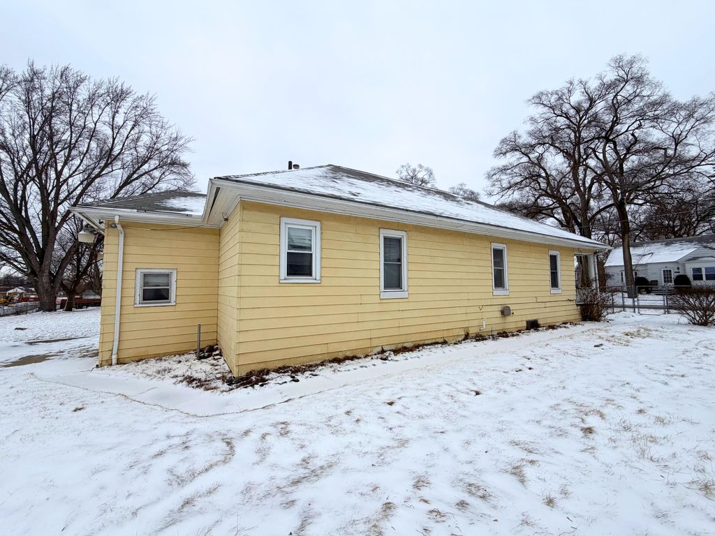 Photo of 2215 Lincoln Avenue, Saginaw, MI 48601 (MLS # 26002397)