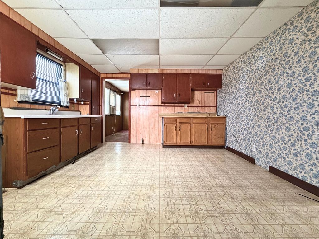 Photo of 2215 Lincoln Avenue, Saginaw, MI 48601 (MLS # 26002397)